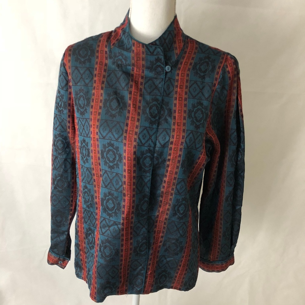 TAHARI 100% SILK TOP EXCLUSIVE OF ORNAMENTATION 10
